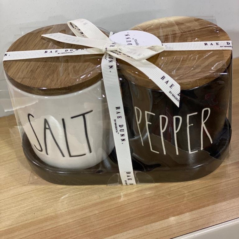 Rae Dunn Salt&Pepper Set